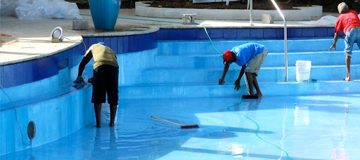 swiming pool cleaning company