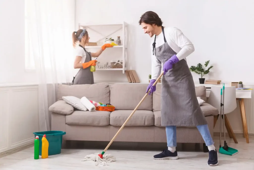 تنظيف المنازل بالساعة المرقبات